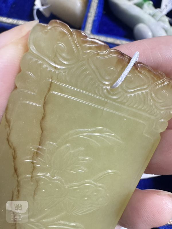 清 黄玉莲荷纹牌 - 图5